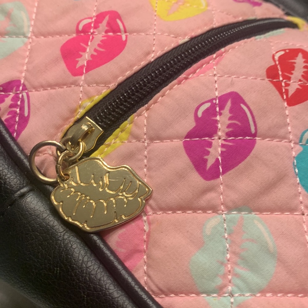 🌹 “Luv BETSEY” by BETSEY JOHNSON • Cute Black Mini Book Bag Lips Purse - Picture 6 of 13